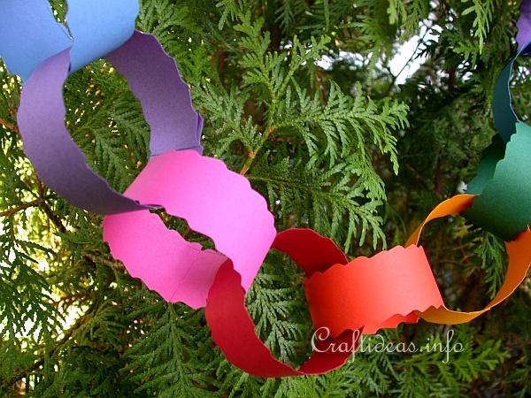Christmas Paper Craft for Kids - Easy to Make Tree Garland