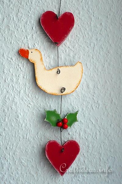 Christmas Wall Decoration - Goose, Heart and Holly 250