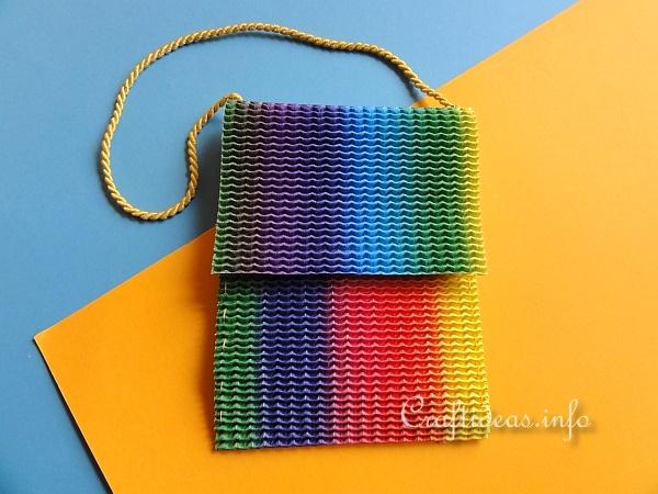 Girl's Craft - Hip Tote Bag Using Stretchy Corrugated Cardboard 2