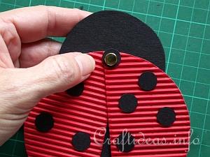 How to make a ladybug window decoration 4