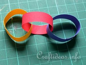 Christmas Craft Tutorial - Create a Paper Garland for the Tree