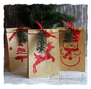 Stencilled Christmas Gift Bags 