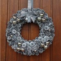 200 Silver Pinecone Christmas Wreath